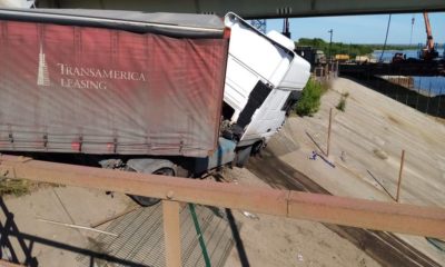 трасса М4 Дон ДТП мост Каменск-Шахтинский Ростовская область грузовик пробил ограждение