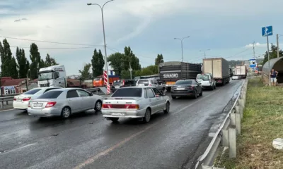 Пробка на трассе М4 "Дон" перед Каменском собирается даже ночью.