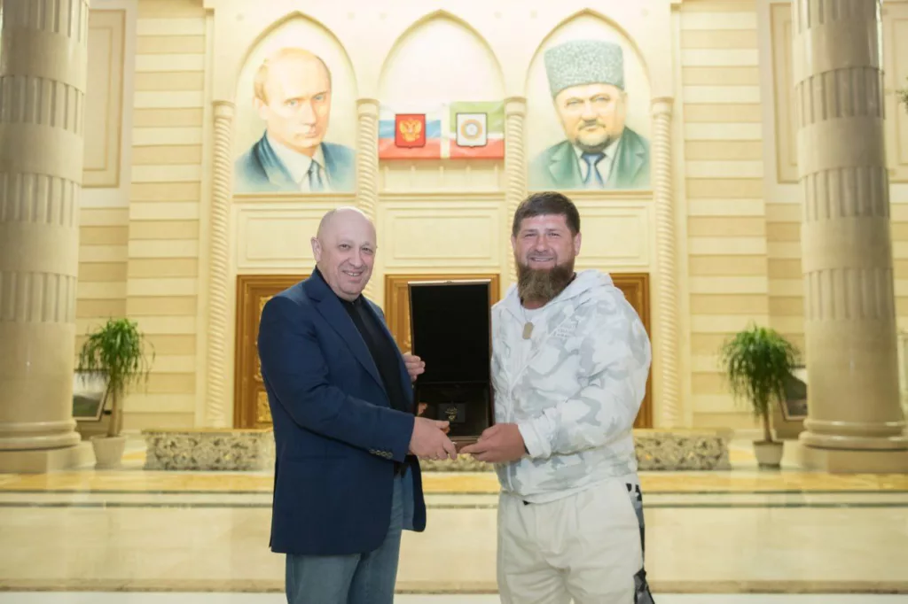 Руководитель Чеченской республики, отметил, что Пригожина отличали отзывчивость, уникальная коммуникабельность и упорство, однако обратил внимание на его большие личные амбиции.