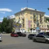 В Каменске пьяный водитель сбил на перекрестке двух девочек и протащил 300 метров.