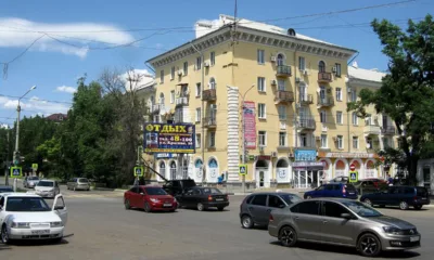 В Каменске пьяный водитель сбил на перекрестке двух девочек и протащил 300 метров.