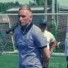 Александр Данцев помогает ремонтировать футбольное поле в Каменске.