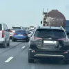 Трасса М4 "Дон" из-за дорожных ремонтов в Миллерово и Кущевской стоит в гигантских пробках второй день.