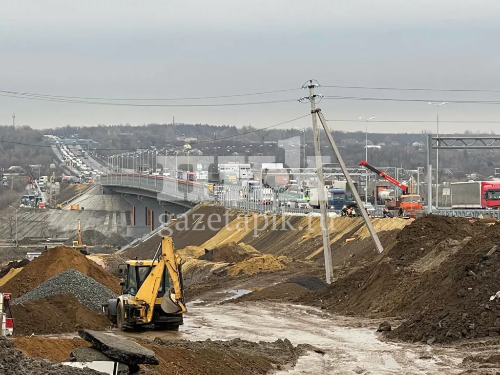 Новый мост открыли на М4 «Дон» на 931 км трассы для движения грузовых и легковых автомобилей. Фото газеты «ПИК».