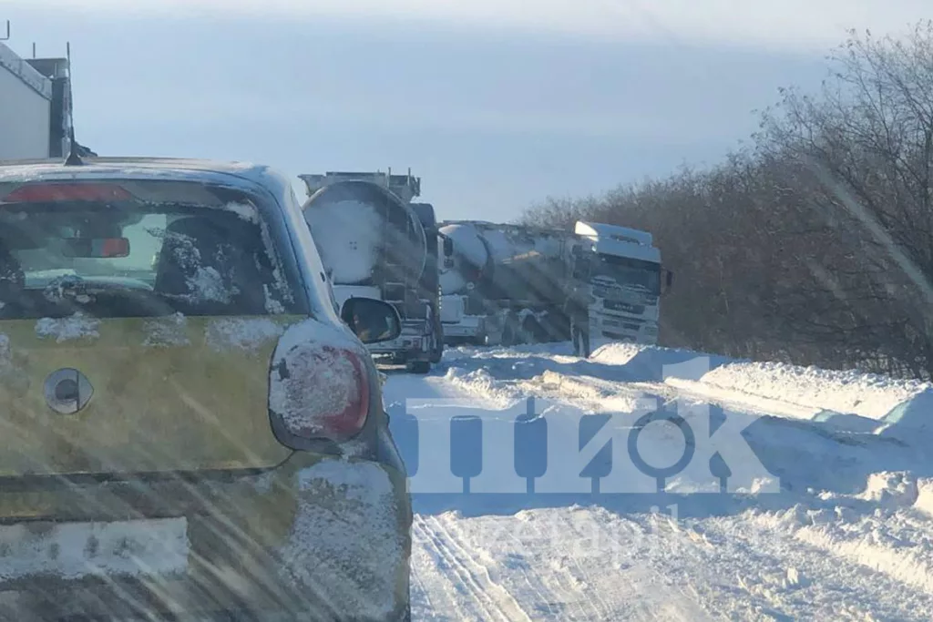 Фура в кювете на 967-м км трассы М4 «Дон»