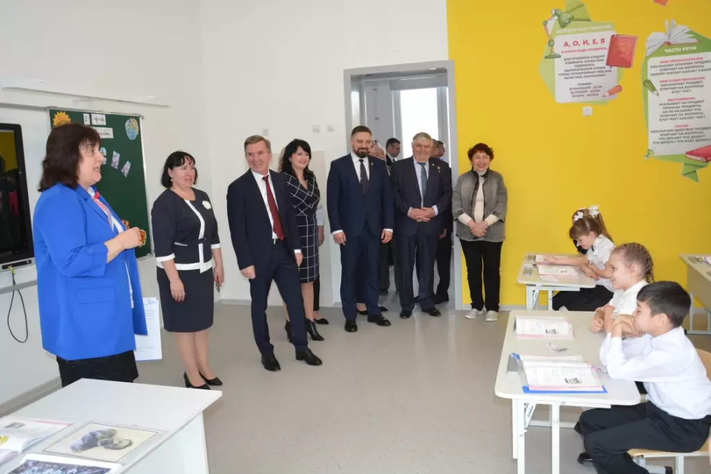 В Каменском районе открыли школу на тысячу мест
