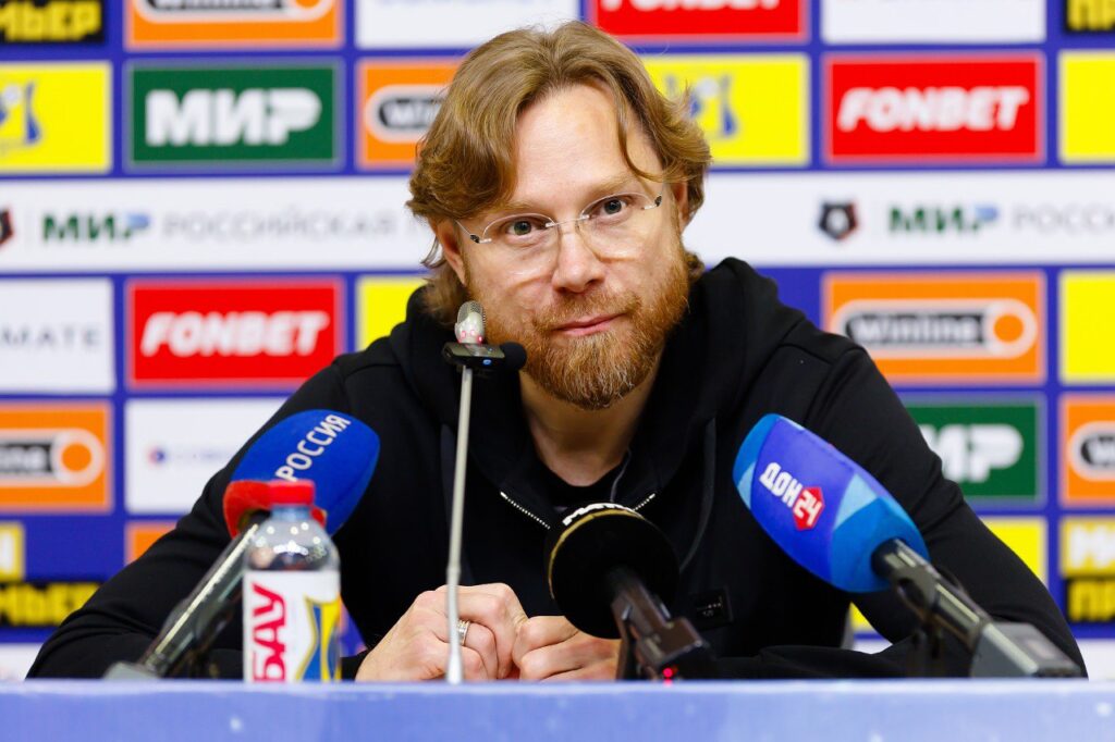 Валерий Карпин