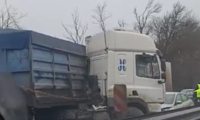 На М4 под Ростовом в фуру влетела легковушка. Пробка