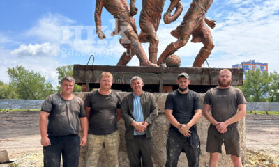 Реставрация скульптуры футболистов у стадиона «Прогресс»