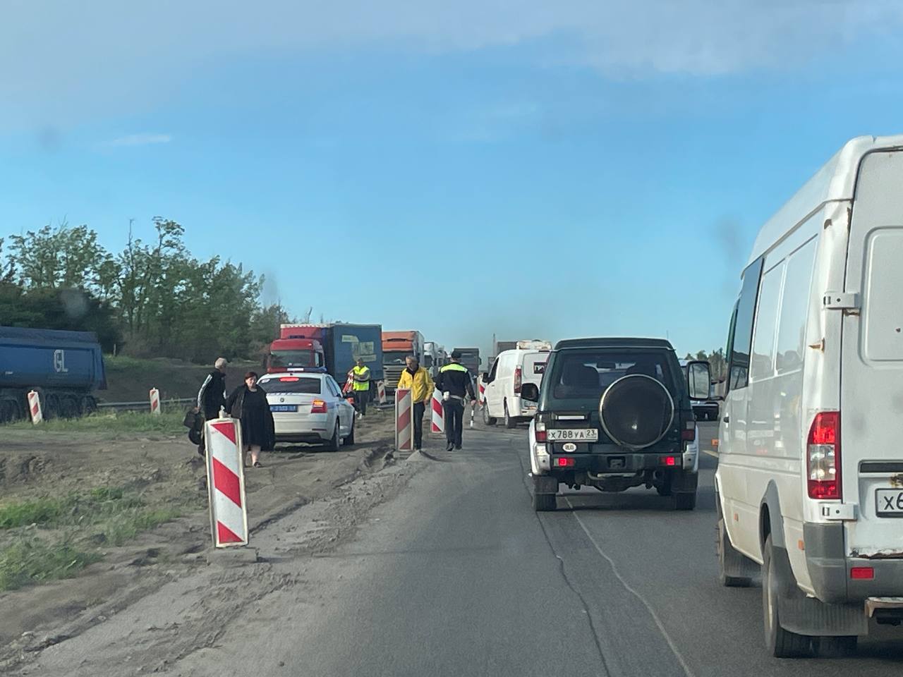 На 981 км трассы М4 автобус перекрыл движение