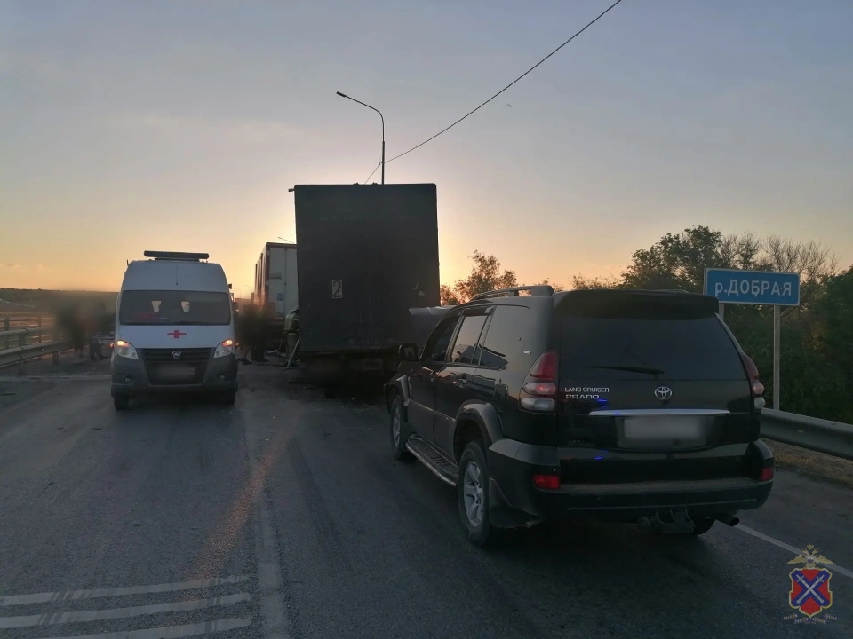 На трассе Р‑260 авария с участием двух грузовиков и «Тойоты»
